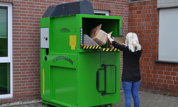kontinuierliche Befüllung mit Papier der Pack-Station