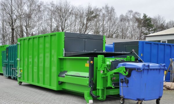 ABP 606 mit Mülltonne in Kippvorrichtung