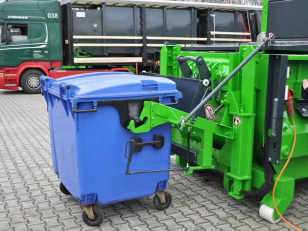 Kippvorrichtung für Großmülltonnen an APB 606