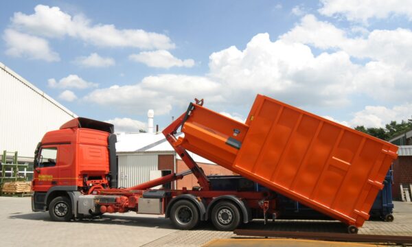 absetzen des Abfall-Container