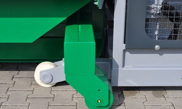 mobile Kippvorrichtung passt perfekt an Müllcontainer