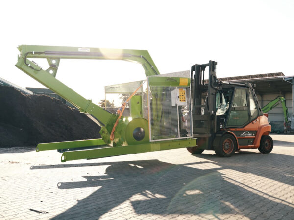 transport zum Einsatzort des Roll-Packer mit Kabelstabler