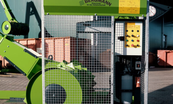 Sicherheitsbedienstand beim Roll-Packer