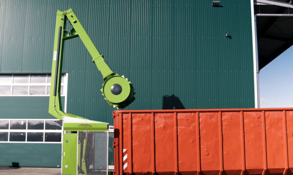 Container wird abgestellt an Roll-Packer