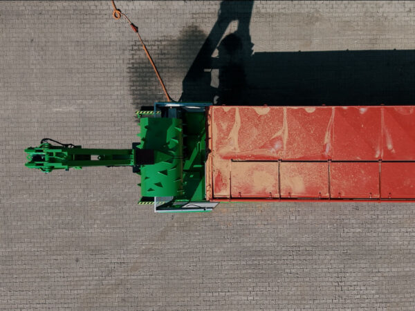 Blick von oben auf Container mit Deckel