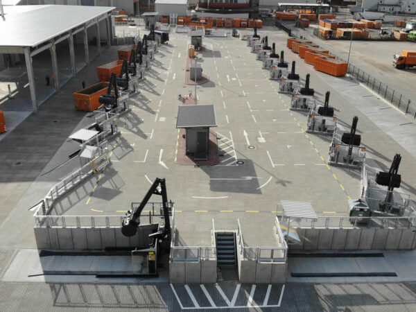 Optimale Verdichtung der Abfälle an jedem Containerstellplatz mit einem Roll-Packer