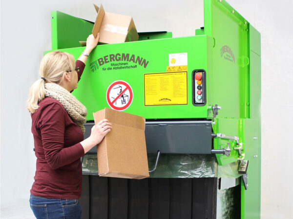 Befüllung einer Abfallpress-Station 1100 E