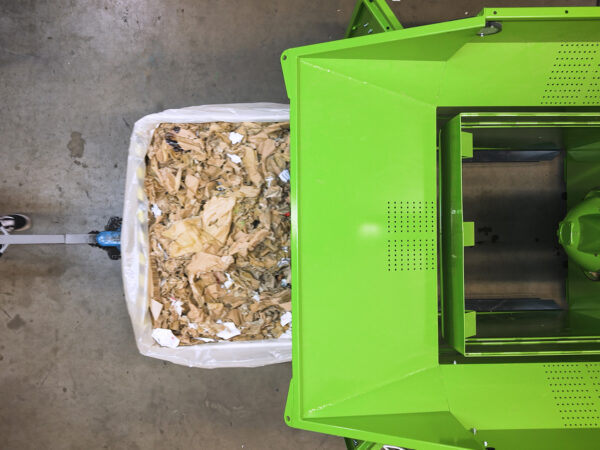Foto Packstation PS1400 MAX mit vergrößerter Öffnung Ballen herausnehmen