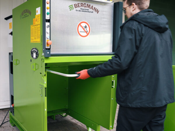 Einlegen Foliensack Packstation
