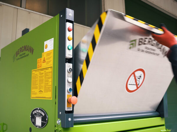 Einwurfklappe Packstation